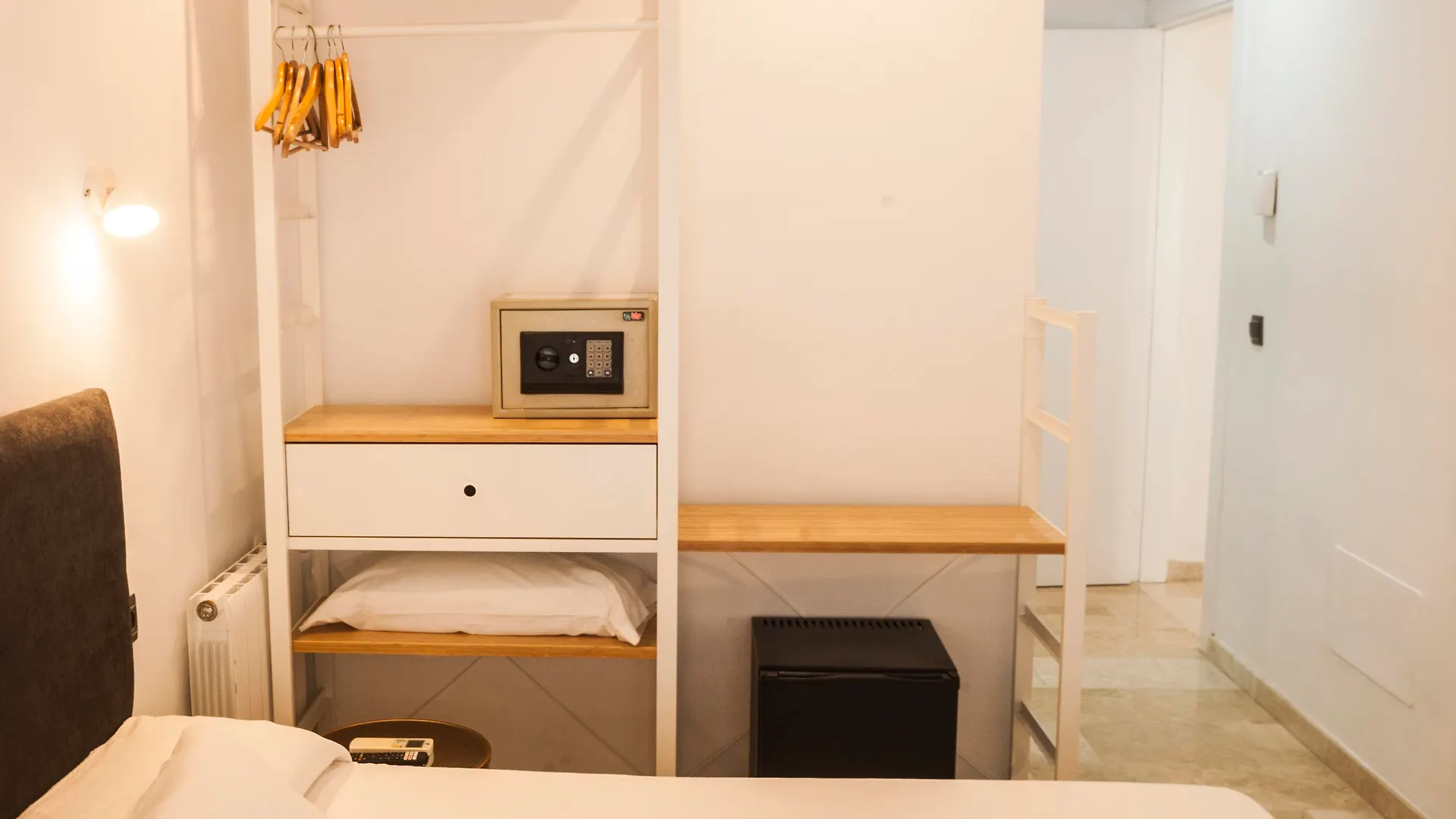 Hostal Apartamentos Abril Nerja
