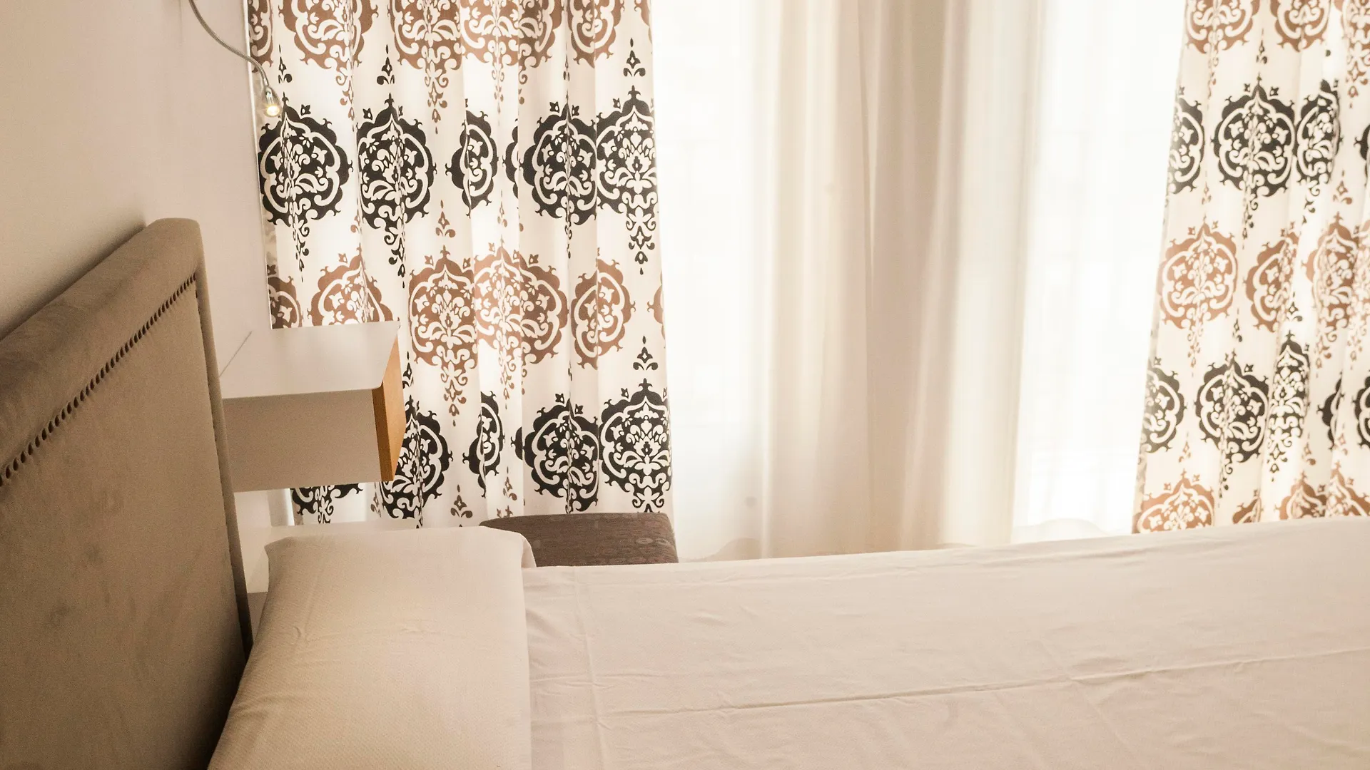 Hostal Apartamentos Abril Nerja 2*,  España