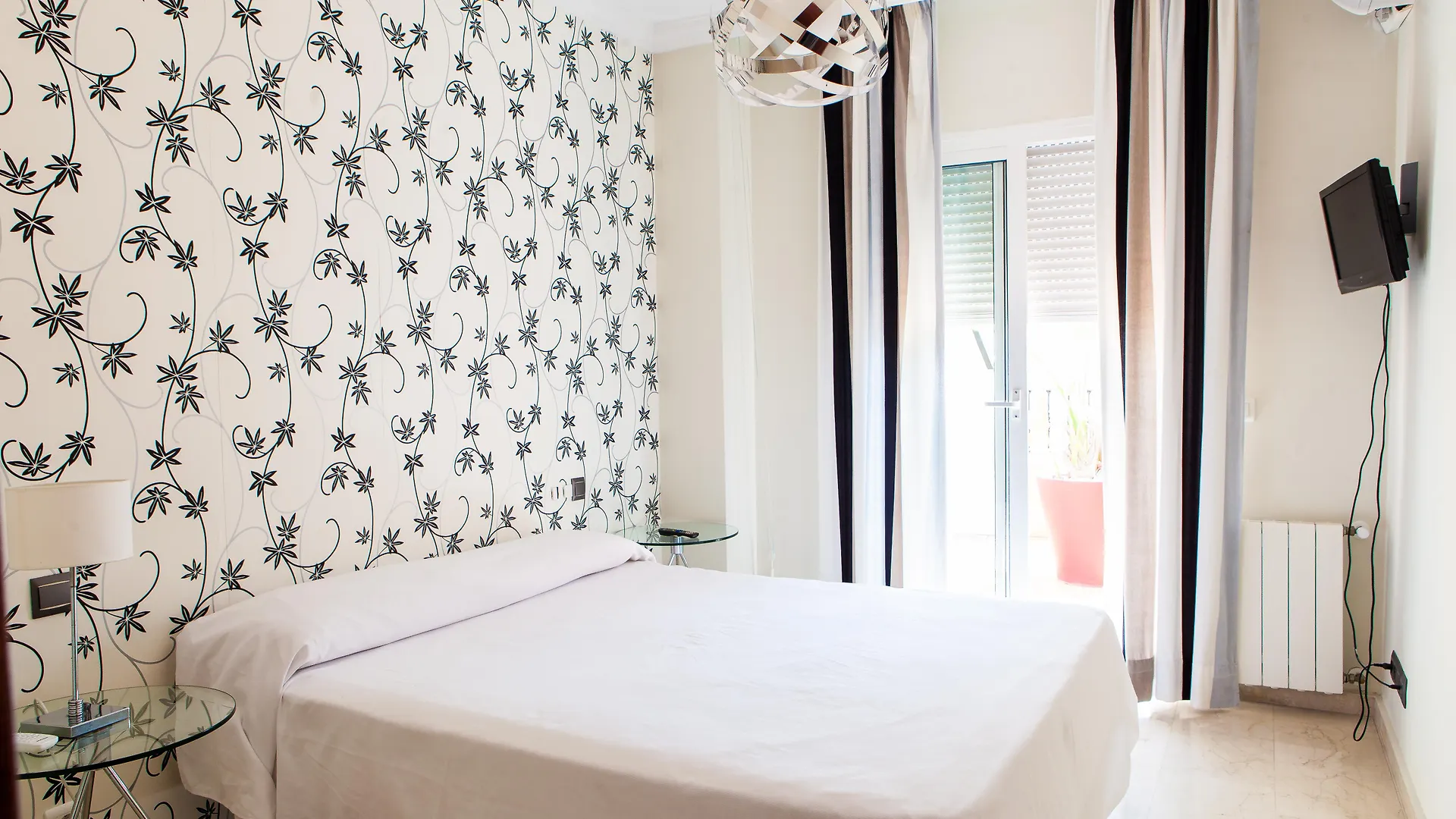 Hostal Apartamentos Abril Nerja