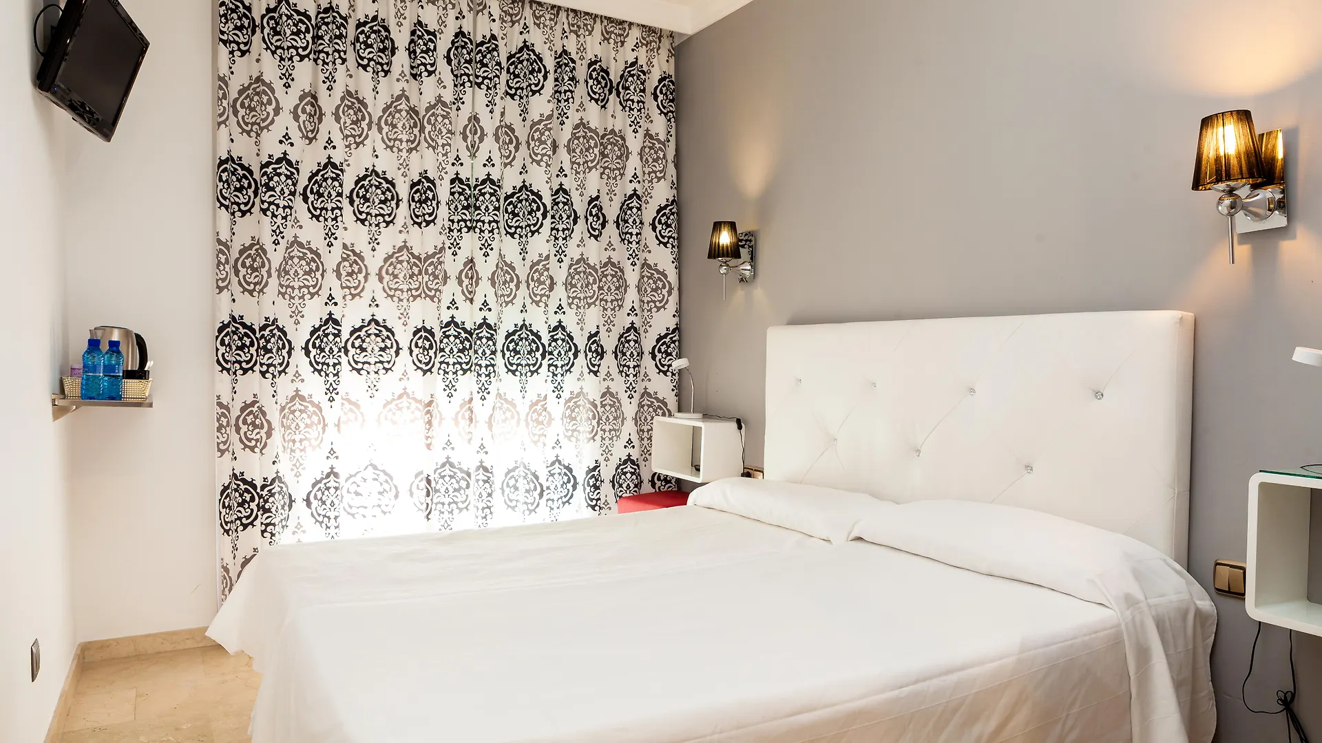 Hostal Apartamentos Abril Nerja