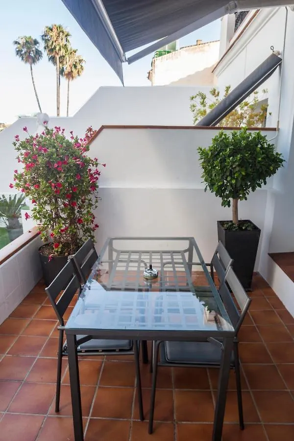 Hostal Apartamentos Abril Nerja España