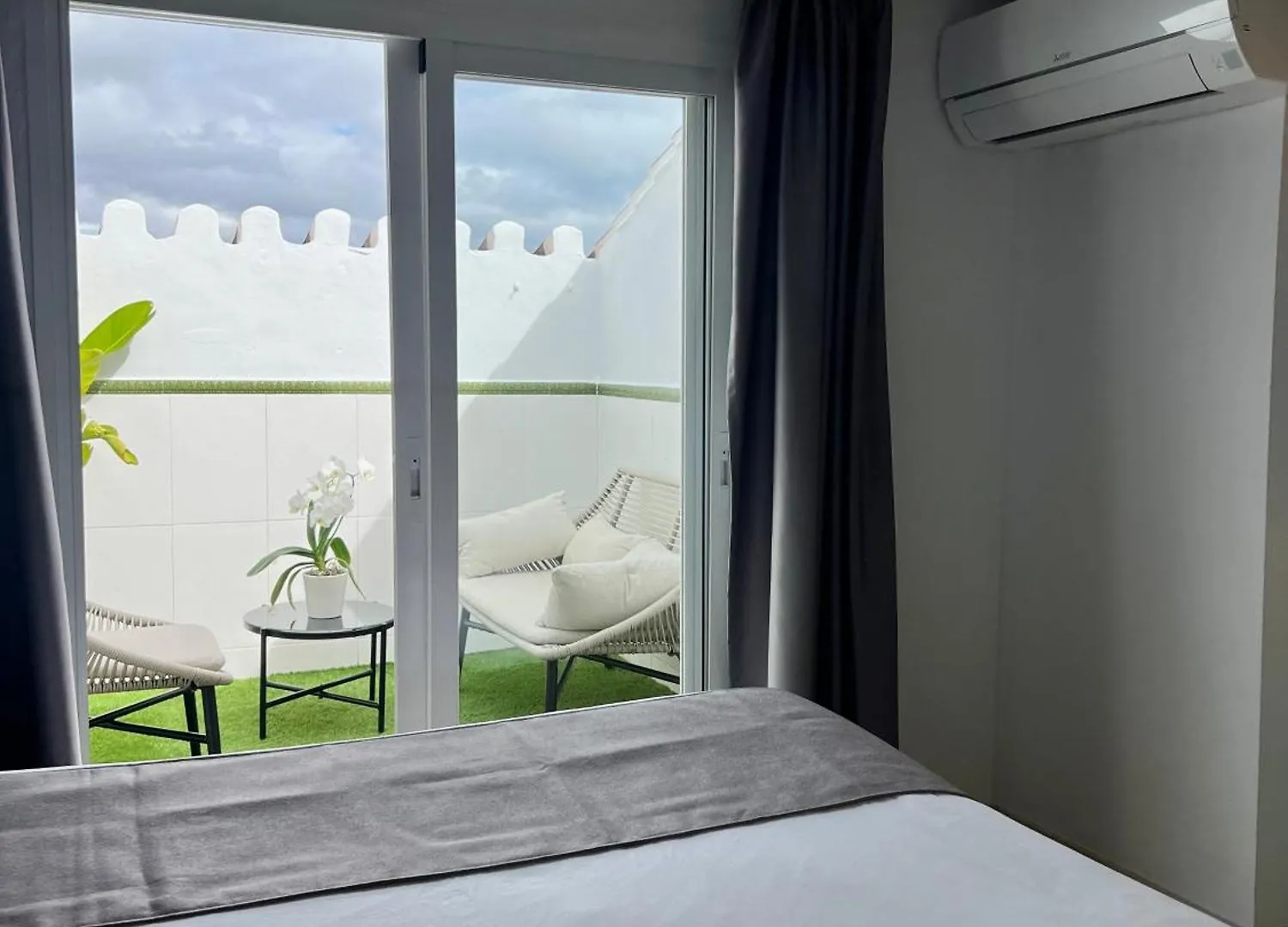 Hostal Apartamentos Abril Nerja Pensión