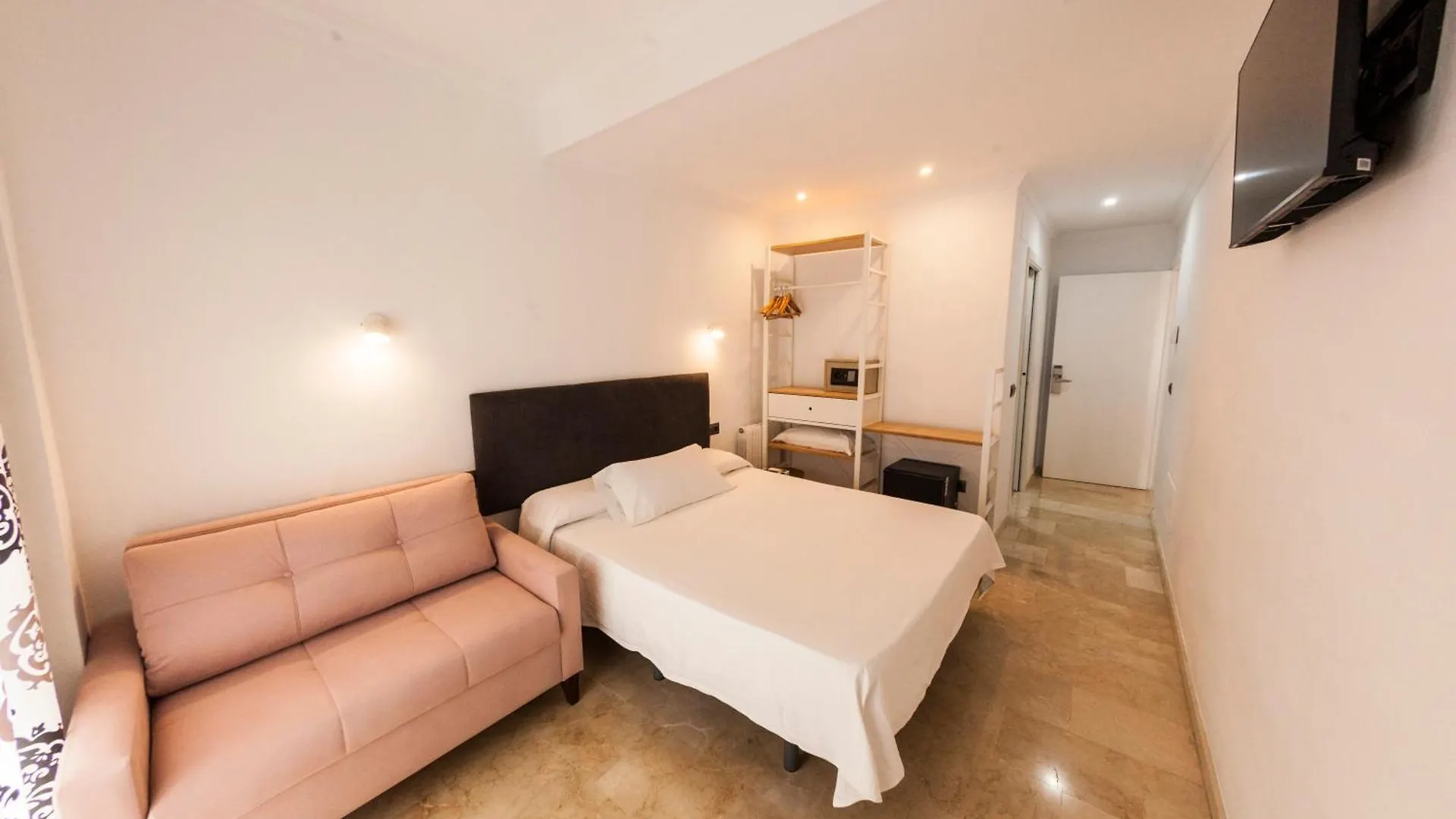 Pensión Hostal Apartamentos Abril Nerja