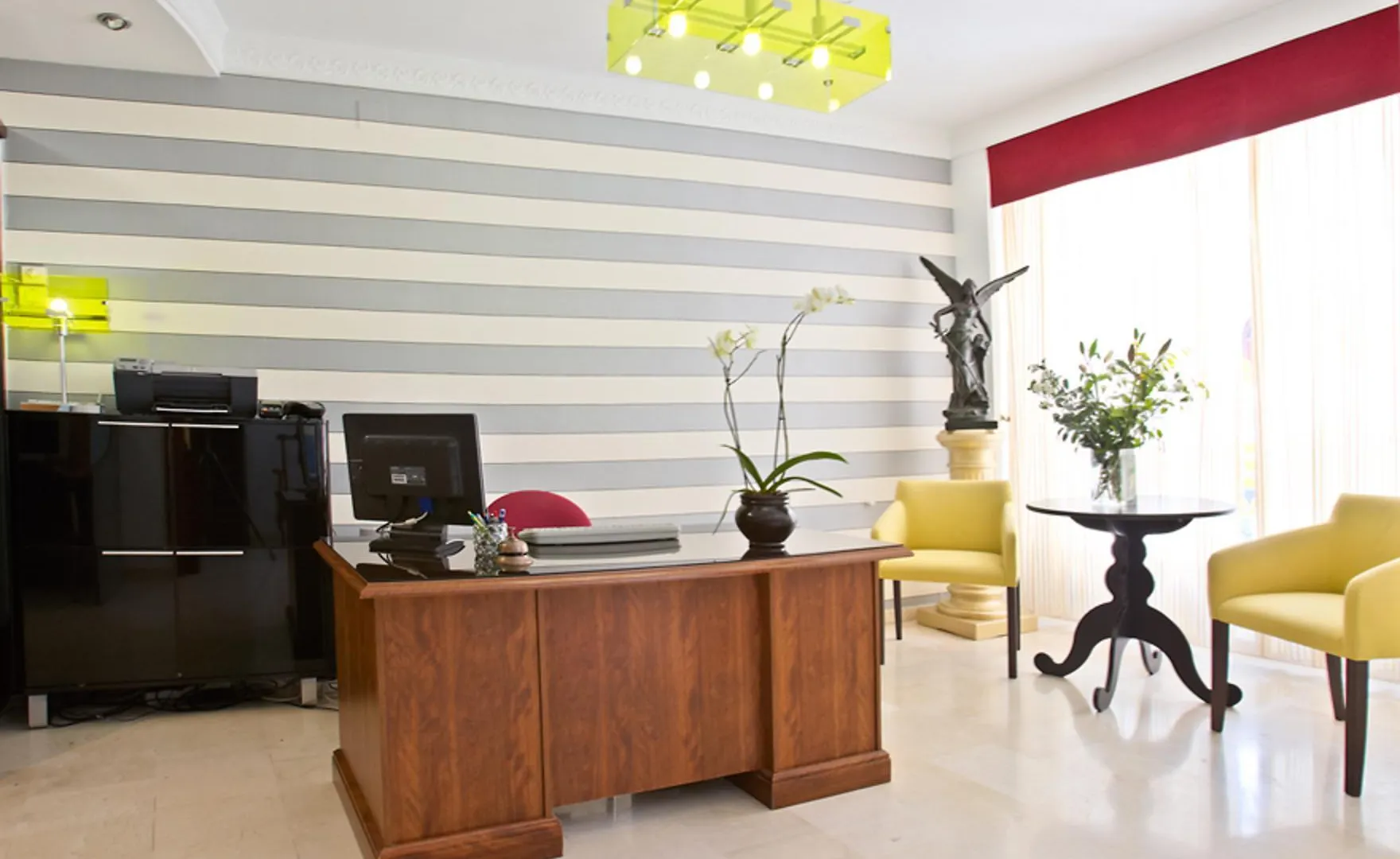 Hostal Apartamentos Abril Nerja Pensión