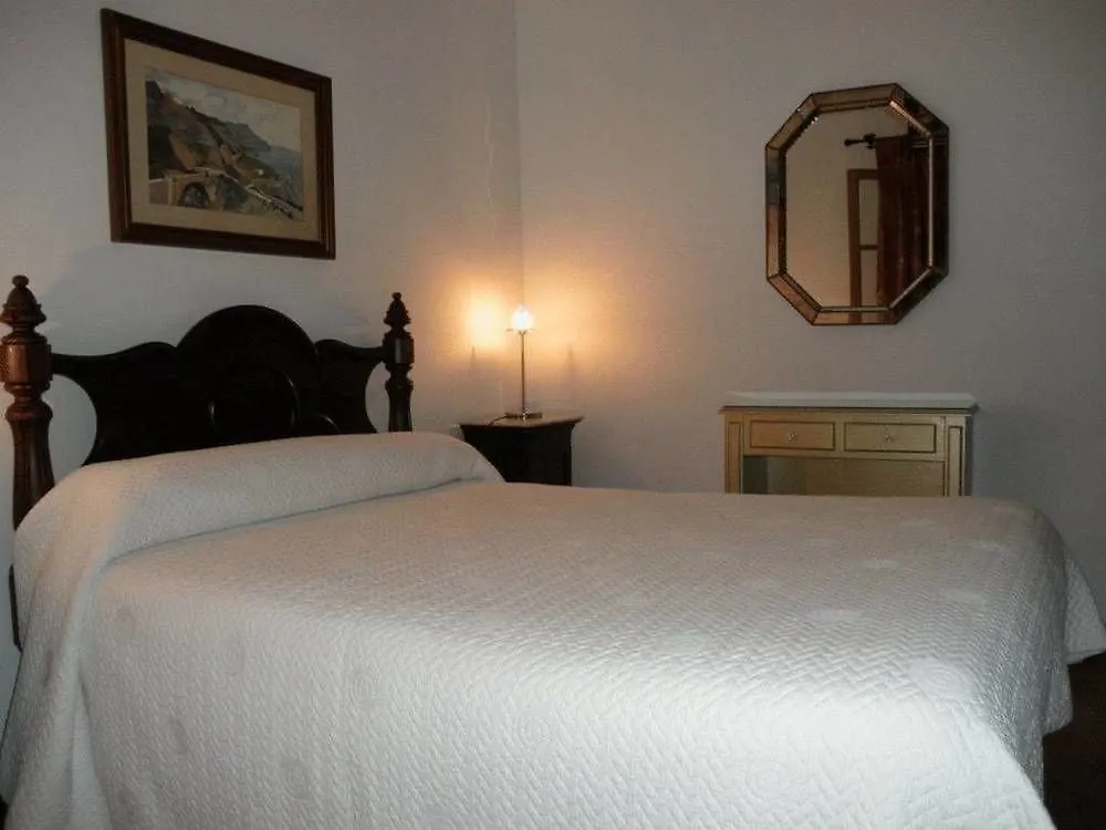 Hostal Apartamentos Abril Nerja Pensión
