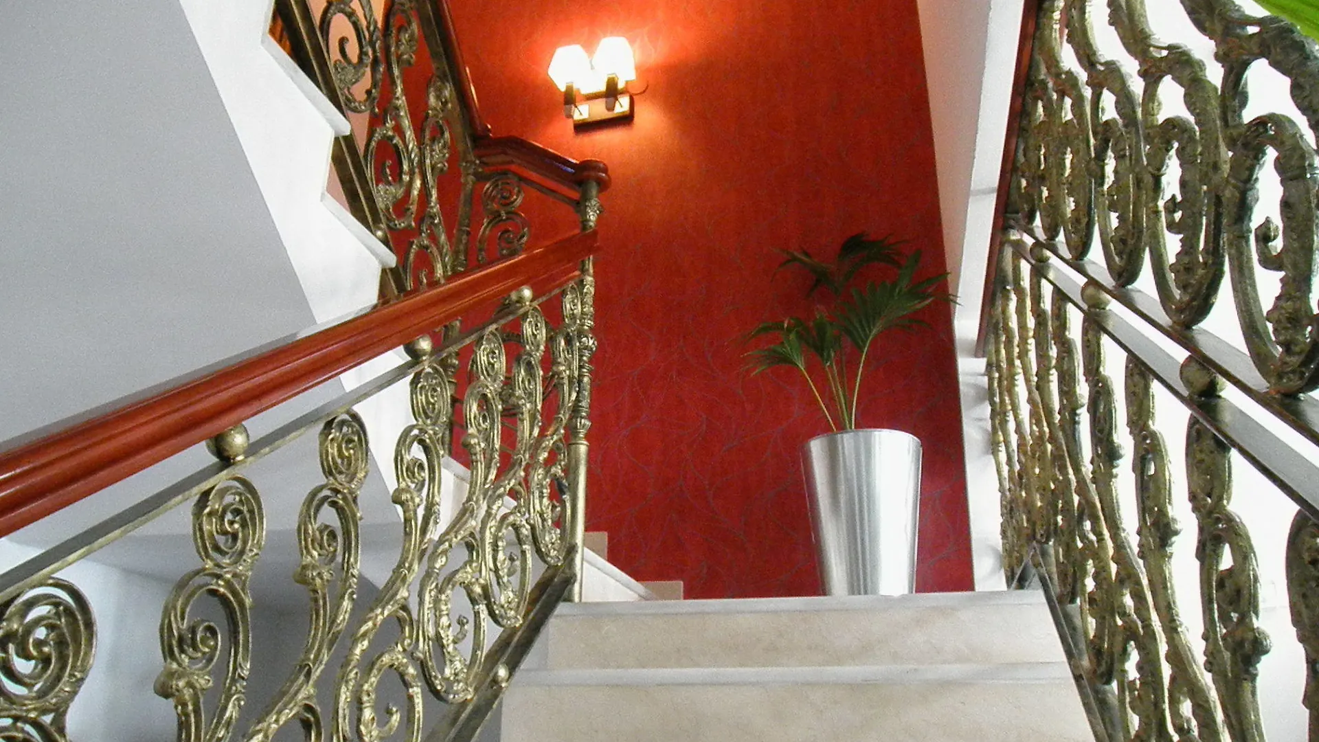 Abril Nerja Hotel 2*,