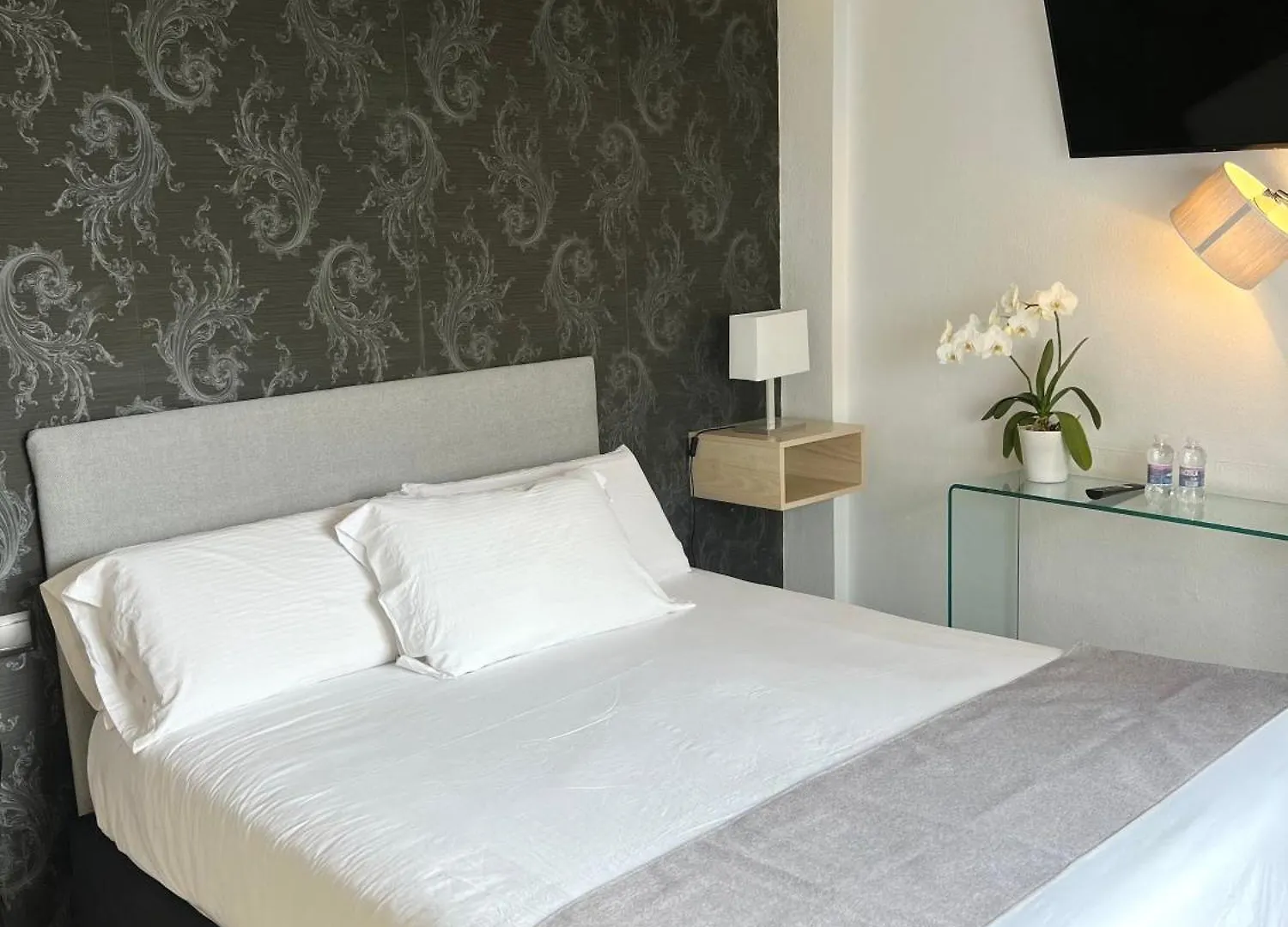 Abril Nerja Hotel 2*,