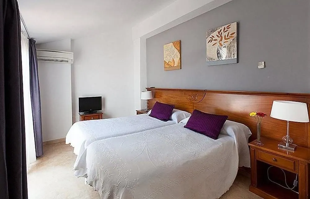 Abril Nerja Hotel 2*,
